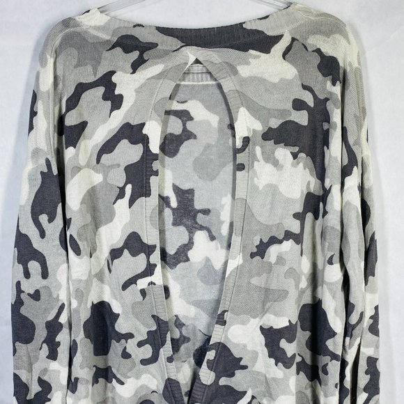 Evereve Jamison Open Back Camo Sweater - Picture 8 of 8